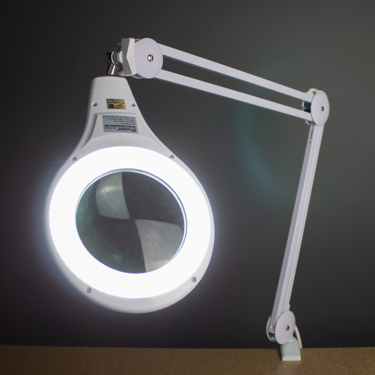 2.25X(5D) 700 Lumen LED Table Clamp Magnifier Lamp